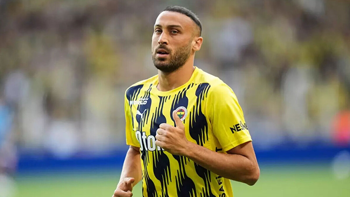 CENK TOSUN İLE YOLLAR AYRILACAK<br><br>Kadro dışı bırakılan bir diğer oyuncu olan Cenk Tosun’un da sezon sonunda takım ile yollarını ayırması bekleniyor.<br>
