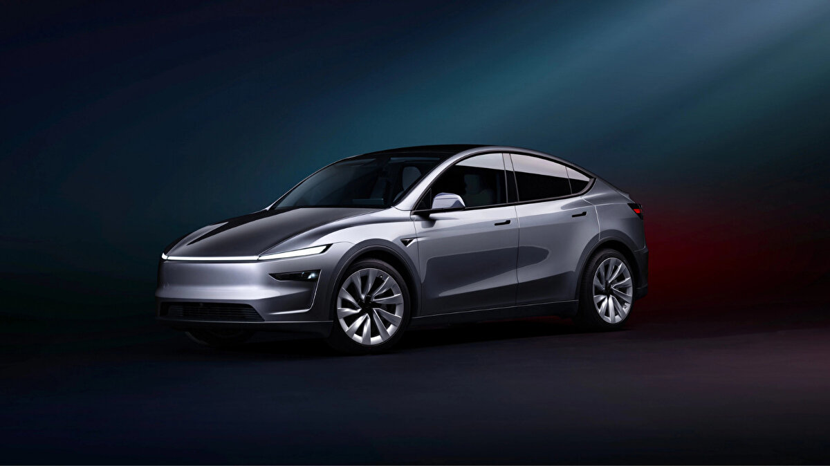 Model Y fiyat listesi<br>Tesla Model Y'nin güncel fiyatları şu şekilde:<br>Arkadan Çekiş: 1.608.750 TL<br>Long Range Arkadan Çekiş: 1.729.000 TL<br>Long Range Dört Çeker: 1.899.000 TL<br>Performance Dört Çeker: 2.099.000 TL<br>