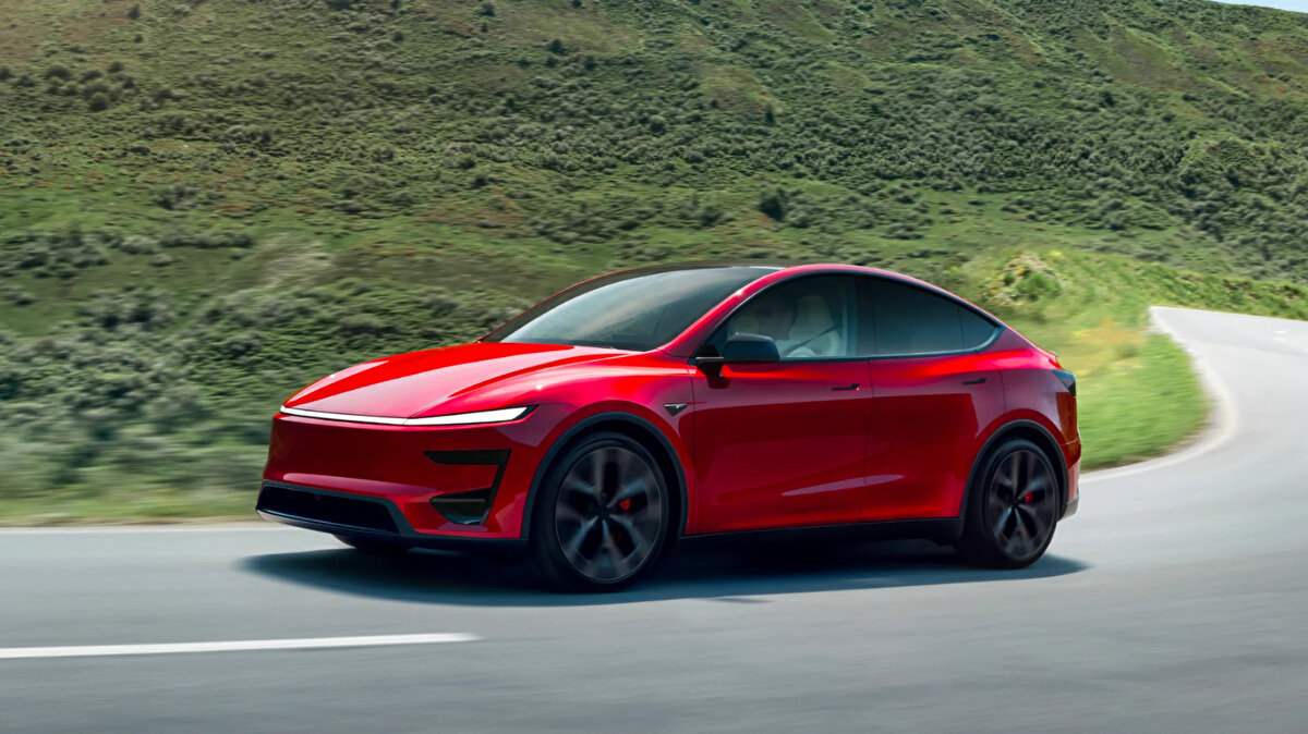 Elektrikli araç sektörünün liderlerinden olan Tesla, uzun süredir Türkiye’de satış sessizliği sürerken yeni envanter açılış tarihi ise belli oldu. En son 4 Eylül tarihinde envanter satışı yapan şirket, yeni satış için tarih verdi. Özellikle Model Y almak isteyenlerin merak ettiği envanter satışının ne zaman başlayacağı da merak konusu oldu.<br>