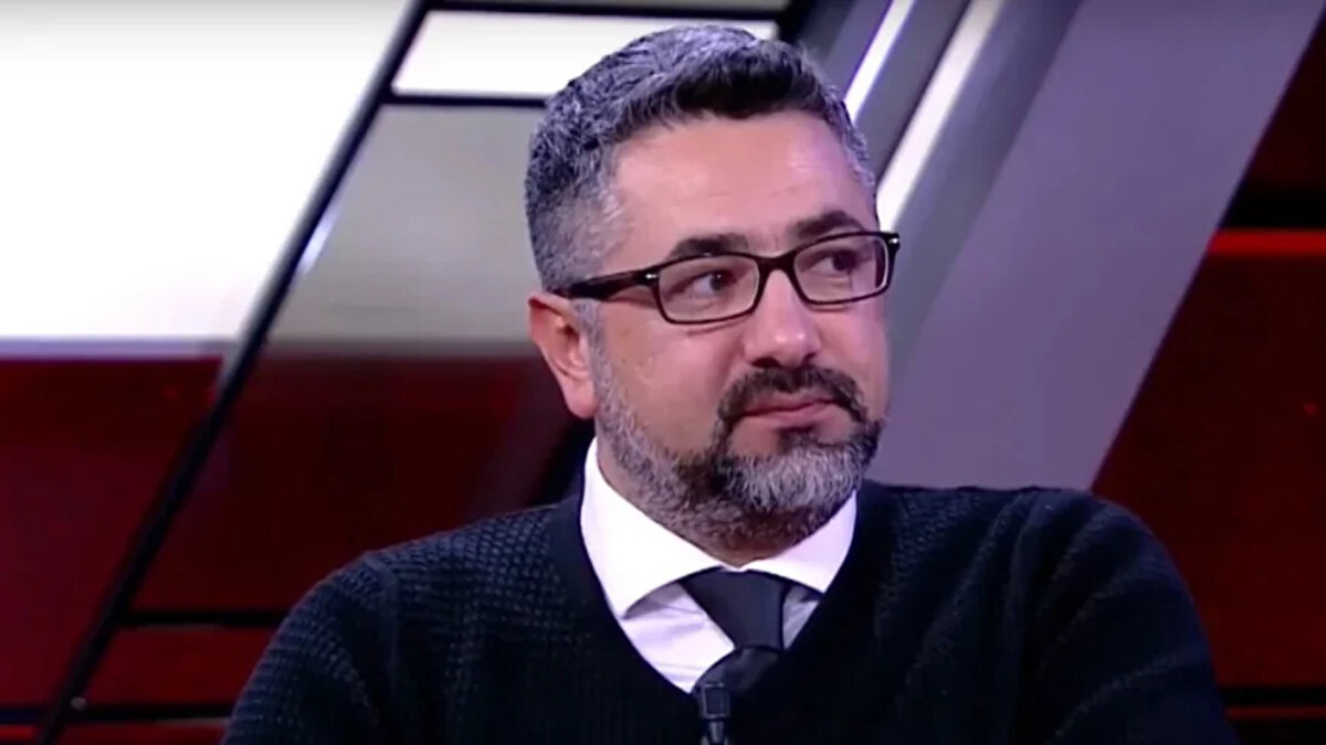 DEĞİŞİKLİKLER TAM ZAMANINDA OLDU <br><br>"Galatasaray hücum presle istediği golleri buldu. İlk yarıda fark daha yüksek olabilirdi. Atılan gollerde BodoGlimt'li futbolcuların bireysel hataları vardı. Muhtemelen Galatasaray ilk 24'e kalacaktır."<br>