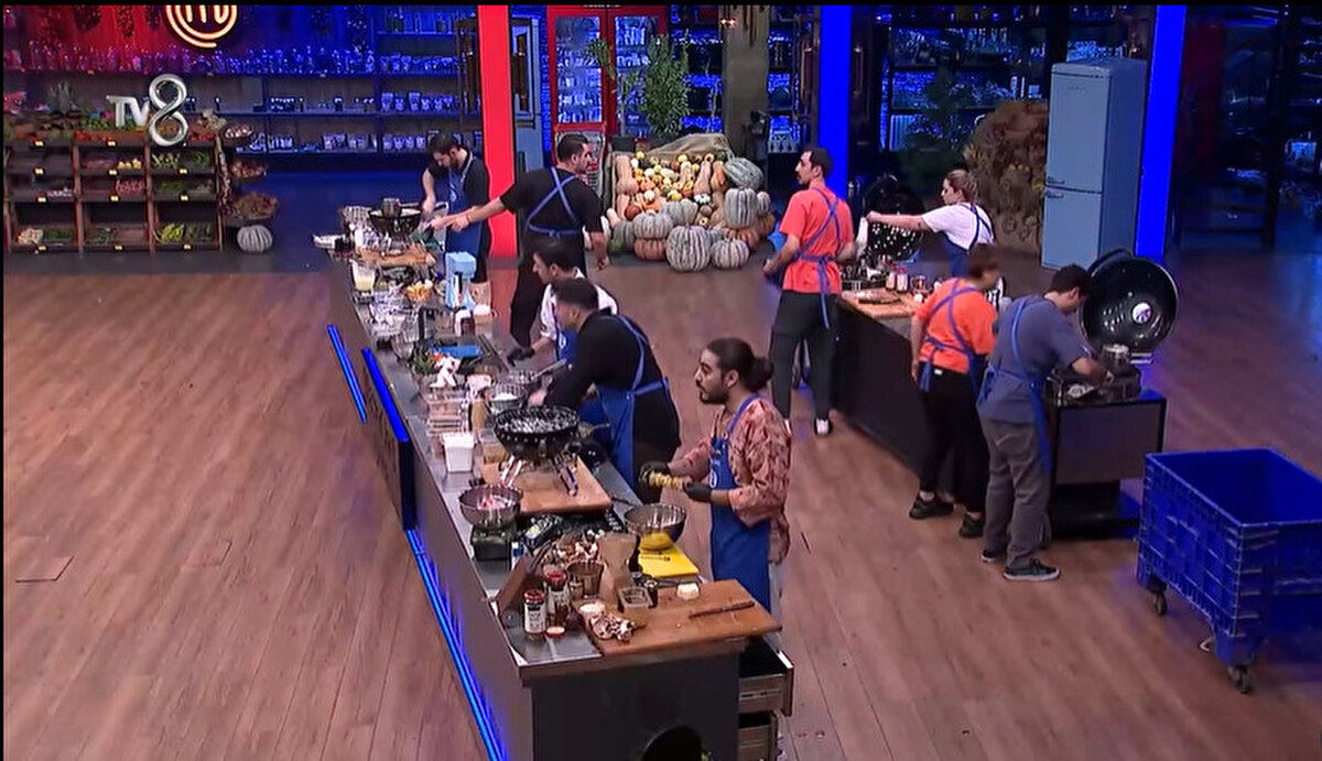 MasterChef Haftanın Eleme Adayları (2025)<br><br>Bu sonuçlarla birlikte MasterChef Türkiye'de bu haftanın tüm eleme adayları belli oldu. Daha önce potaya giren Aslı, Sümeyye, Nisa ve Barış'a bu akşam Çağlar ve Hakan da eklendi.