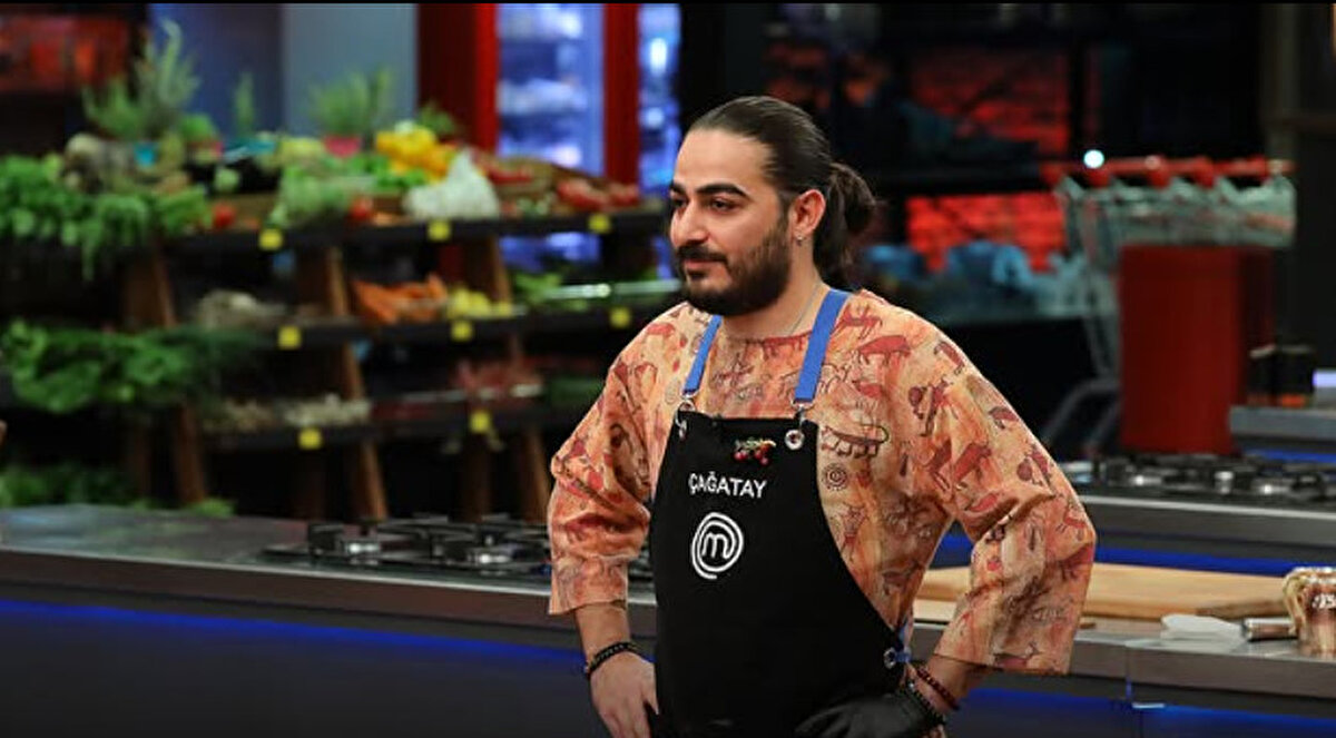 Bireysel Dokunulmazlığı Kim Aldı?<br><br>Dokunulmazlığı kaybeden Mavi Takım'da gecenin ikinci mücadelesi bireysel dokunulmazlık için verildi. Yarışmacılar, potaya gitmemek için tüm hünerlerini sergiledi. Gecenin sonunda şeflerin kararıyla en başarılı tabağı çıkaran ve bireysel dokunulmazlığın sahibi olan isim Çağatay oldu.