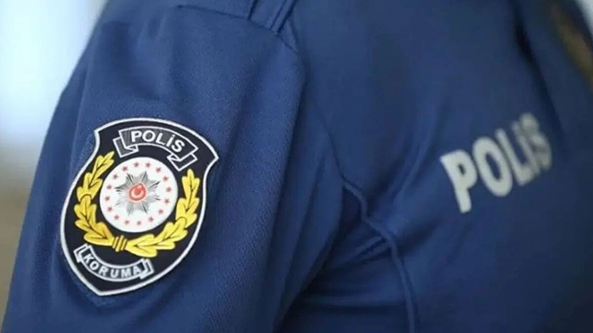 Emniyet Genel Müdürlüğü (EGM) personelinin uzun zamandır merakla beklediği EGM banka promosyonu ihalesi rekor bir teklifle sonuçlandı. Binlerce polis memurunu ve emniyet personelini ilgilendiren ihaleyi Türkiye İş Bankası kazandı. EGM'den yapılan resmi açıklamaya göre, personel başına 3 yıllık maaş ödemeleri karşılığında tam 100.000 TL promosyon ödemesi yapılmasına karar verildi.