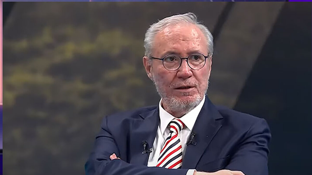 DEĞİŞİKLİKLER ERKEN GELDİ<br><br>"Galatasaray fırtınası var. Ayrıca savunma futbolunu da biraz geliştirdiler. İkinci yarıdaki yapılan değişikler bence çok erken geldi."