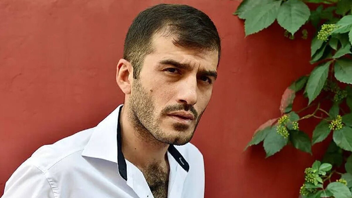 Beyoğlu’nda 20 Ağustos 2025’de oyuncu Ufuk Bayraktar’ın bir işletmeye giderek işletmeyi koruma adı altında para istediği, işletme sahibinin bunu reddetmesi üzerine ‘Seni burada barındırmayacağım görürsün’ diyerek yumrukla saldırdığı iddiasına yönelik yürütülen soruşturma tamamlanmış, hazırlanan iddianamede Bayraktar’ın 7 yıl 6 aydan 11 yıl 3 aya kadar hapis cezasına çarptırılması talep edilmişti. Ufuk Bayraktar’ın dava çerçevesinde hakim karşısına çıkacağı tarih belli oldu. Bayraktar’ın yargılanmasına 14 Ocak 2026 tarihinde İstanbul Ağır Ceza Mahkemesi’nde başlanacak.