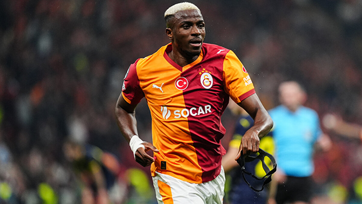 NETTAVISEN<br><br>Galatasaray BodoGlimt'i salladı: Knutsen'in fotoğrafları ortalığı karıştırdı. Teknik direktör Knutsen kulaklarına tıkaç takarak İstanbul'daki maça hazırlıklı geldi. Gürültü çılgıncaydı ve zaman zaman aşırı seviyelere ulaştı.