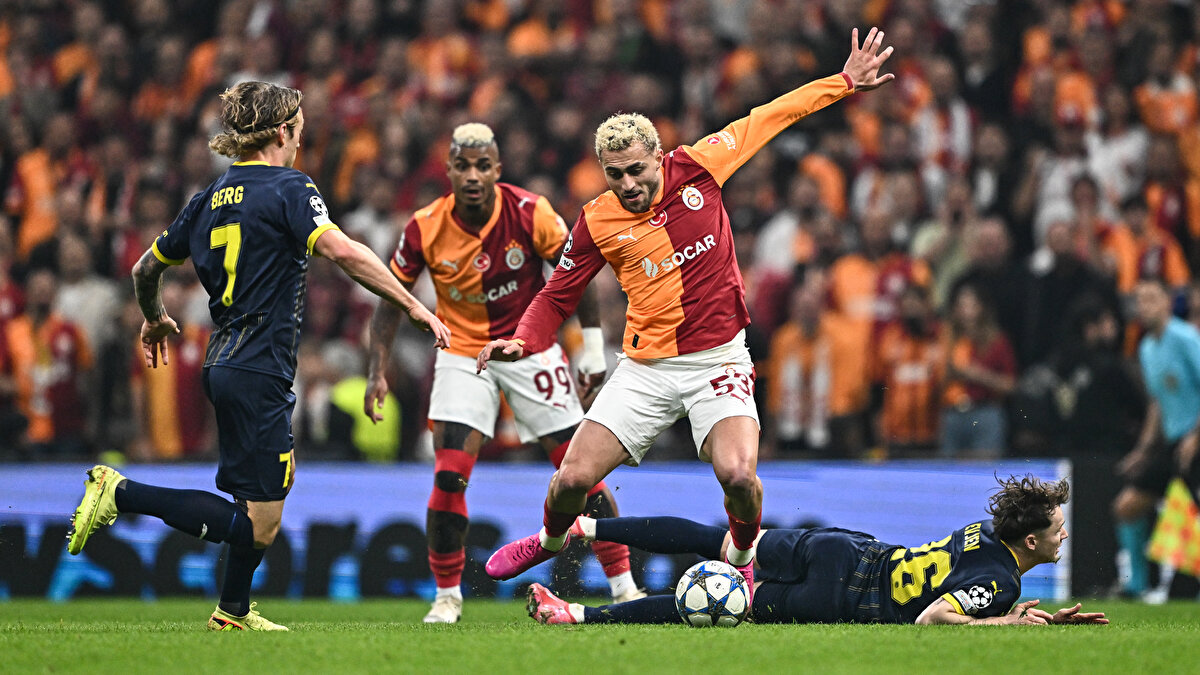 AHMET ÇAKAR: "G.SARAY YÜZYILI BUGÜN BAŞLADI"<br><br>Galatasaray'ın BodoGlimt galibiyeti sonrası sosyal medya hesabından paylaşım yapan yorumcu Ahmet Çakar, ‘‘Avrupa Fatih'i geri döndü Mükemmel futbol mükemmel sonuç. Evet Galatasaray yüzyılı bugün resmen başlamıştır’’ dedi. <br><br>