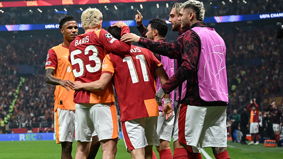 "Stoperleri çıkarmadı ve Galatasaray'ın attığı gollerde bunun büyük rolü vardı. İlk 30 dakikada sarı-kırmızılılar rakibin kafasını güreşteki gibi yerden kaldırtmadılar.’’<br><br>