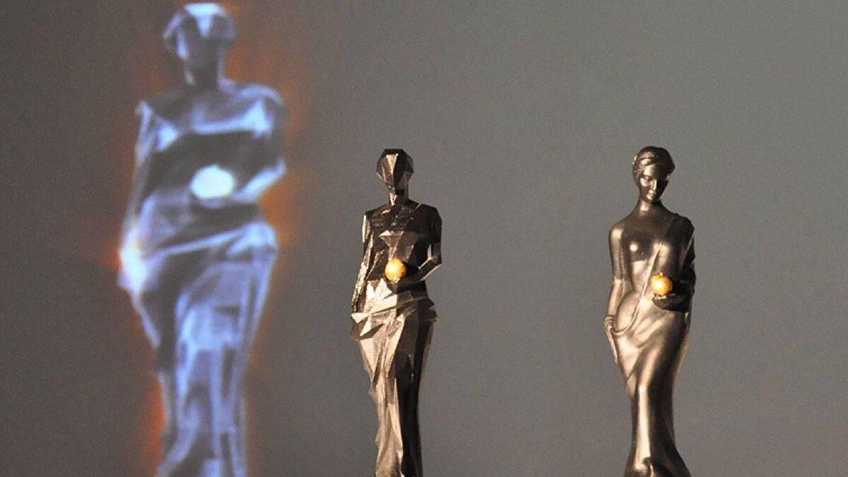 Festivalde bu sene İsrail işgali altındaki Gazze'de yaşananları konu alan filmler de yer alacak. Festivalde bu yıl ilk kez düzenlenecek olan 'Sınırlardan Sınırsızlığa' seçkisinde Orta Doğu'dan 5 film yer alacak. Bu özel seçkide Sepideh Farsi yönetmenliğini üstlendiği, İsrail askeri işgali altındaki Gazze'deki yaşamı tasvir eden 'Put You Soul on Your Hand And Walk', Antalya Altın Portakal Film Festivali'nde ilk kez Türkiye'de gösterilecek olan yönetmen Cyril Aris'in filmi 'A Sad and Beautiful World', Gazze'de 5 yaşında hayatı yarım bırakılan Hind'in yaşamını anlatan, Kaouther Ben Hania'nın yönetmenliğini üstlendiği 'The Voice of Hind Rajab', Erige Sehiri yönetmenliğindeki 'Promised Sky', Filistin halkının yaşadıklarını konu edinen Cherien Dabis'in yönettiği 'All That's Left of You' da festivalde ilk kez Türkiye'de gösterilecek.