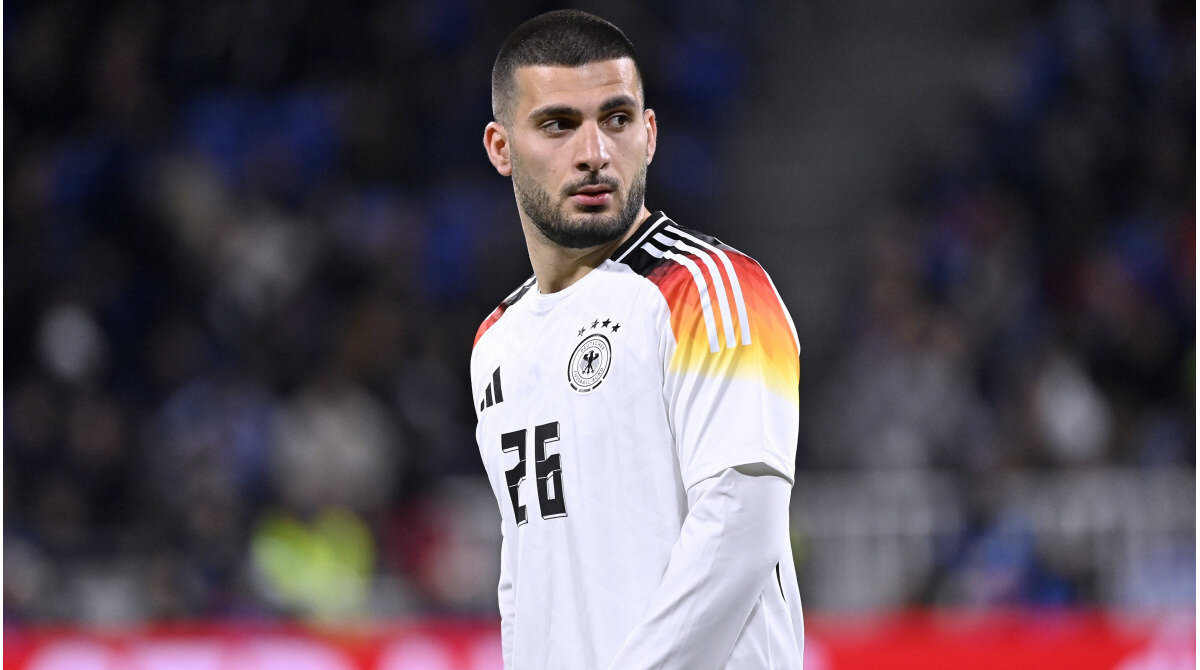 2023-2024 sezonunda Almanya Bundesliga ekiplerinden VfB Stuttgart’a kiralık olarak katılan Deniz Undav, bu dönemde adeta kariyerini yeniden canlandırdı. 30 maçta 18 gol ve 9 asist üreten başarılı forvet, Stuttgart’ın ligde ikinci sıraya yerleşmesinde büyük rol oynadı. Gösterdiği bu üstün performans sonrası kulüp onun bonservisini alarak sözleşmesini kalıcı hale getirdi.