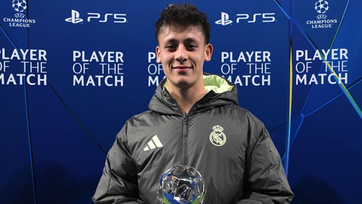 Arda Güler maçın adamı seçildikten sonra çağırılmasına karşı 'ben mi' hareketi yapıp şaşkınlık geçirdi. İşte o anlar