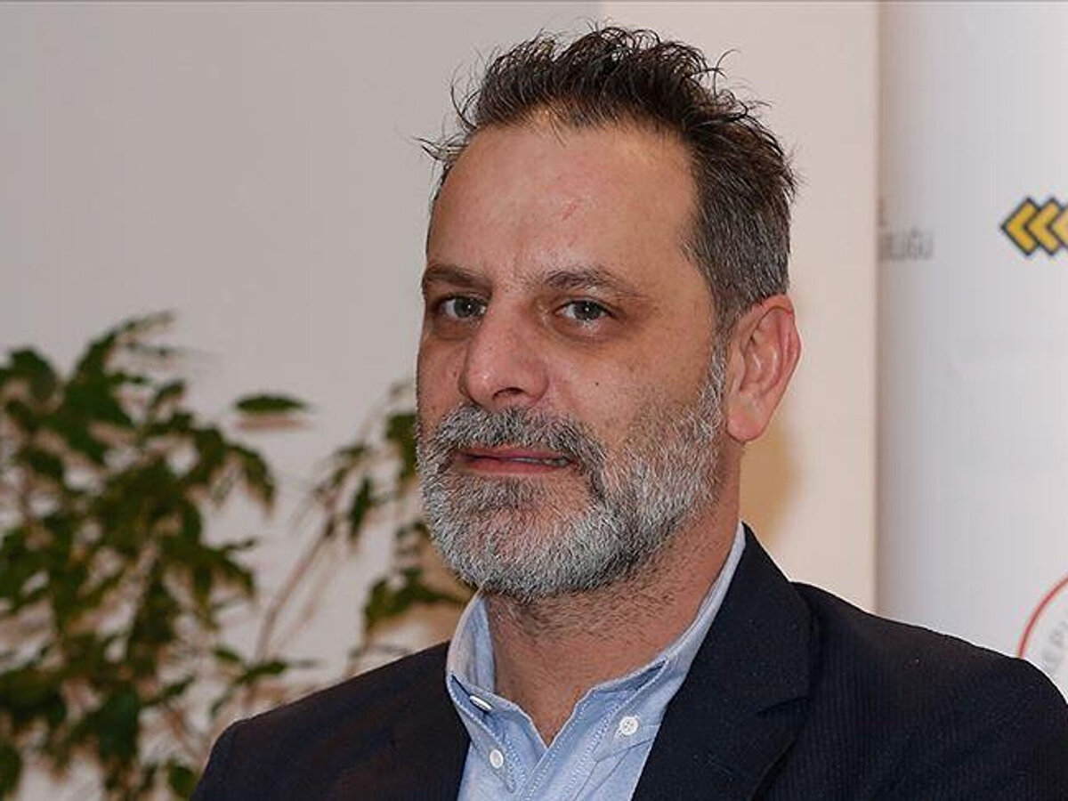 Ozan Güven, 2020 yılında eski sevgilisi Deniz Bulutsuz tarafından kendisine yönelik “fiziksel şiddet” uyguladığı iddiasıyla suçlanmış ve hakkında soruşturma başlatılmıştı. Savcılık, bu süreçte ünlü oyuncu için "cebir, tehdit veya hileyle kişiyi hürriyetinden yoksun kılma" ve "silahla kasten yaralama" suçlarından 11 yıla kadar hapis cezası talep etmişti.