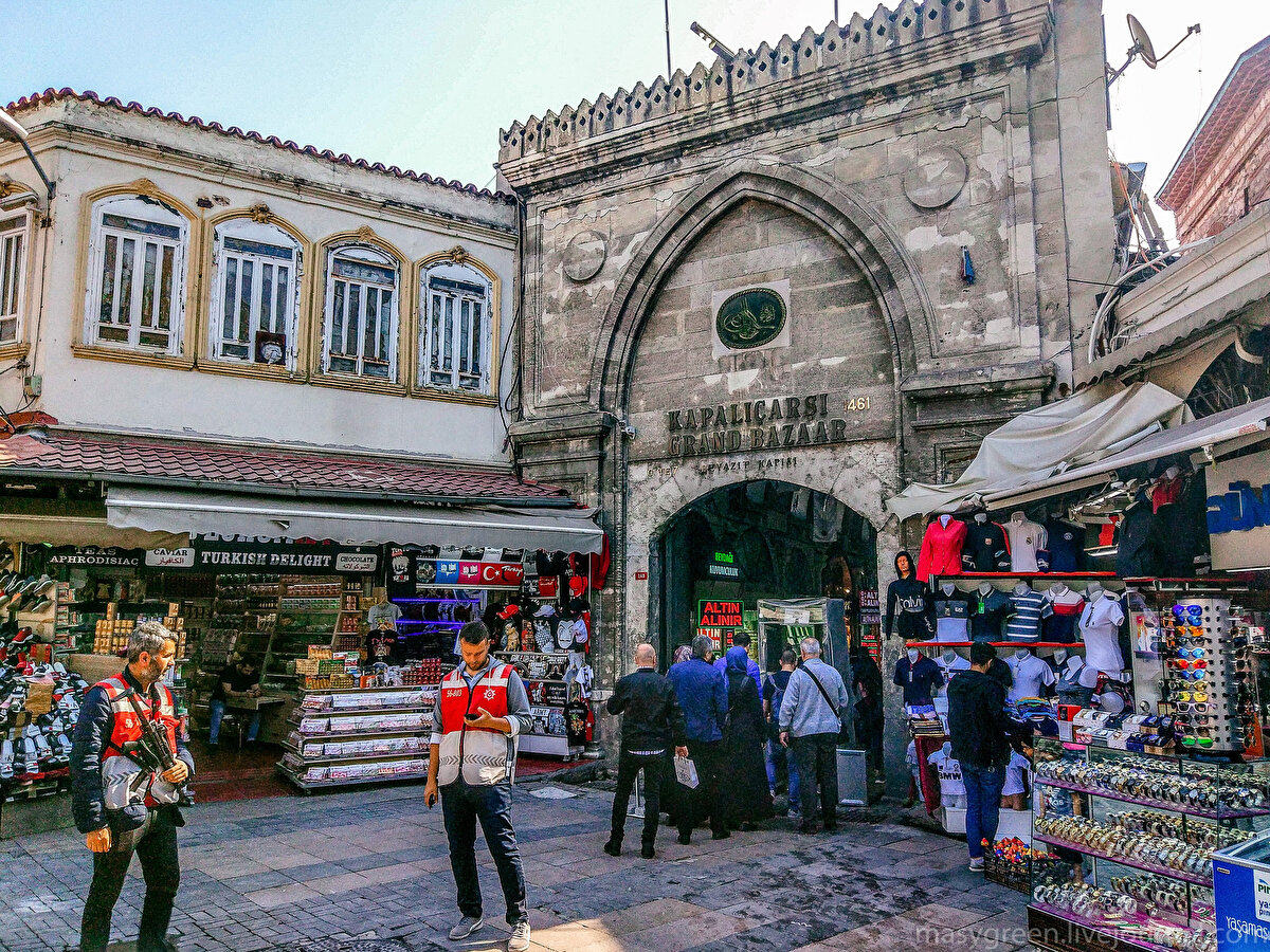 İstanbul her yıl milyonlarca turisti ağırlıyor. Sahip olduğu kültürel ve tarihi değerleriyle dünyanın en çok turist çeken şehirlerinden biri. İstanbul Valiliği, turistlerin huzur ve güvenliğini korumak için bir genelge yayımladı.<br>