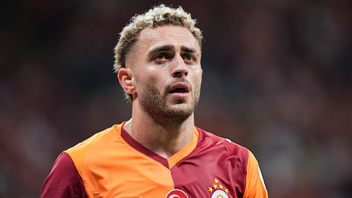 Soru: Barış Alper Yılmaz'ın sözleşmesine zam yapıldı mı? <br><br>"GEÇEN SENE GELEN TEKLİFLER +<br><br>Abdullah Kavukcu: "Galatasaray'da biliyorsunuz Türk futbolcular TL hesabıyla rakamları görülüyor ve yıl sonu geldiği zaman bunları mecburen iyileştirmek ve güncel hale getirmek zorundasınız. Bunun yanında da bir futbolcu geçen seneki rakamıyla gelen teklifler arasında mutlaka farklar oluşabiliyor. Arz talep meselesi bu. Ne kadar çok iyi oynarsa istekleri de olabiliyor. Biz şu anda geçen yıl verdiğimiz rakamlarla güncelliyoruz onun üstüne de bonuslar oluşabiliyor. Bonuslar da şarta bağlı bonuslar. Belli adette gol atarsa gibi. Biz bunlarla alakalı çok ciddi, başkanımın da zaten içinde olduğu, onayının olduğu bir şekilde, en iyi şekilde yapıyoruz. Yani artık Barış mevzusu; Barış bizim futbolcumuz barışa sahip çıkalım. Barış da inşallah Sané gibi o da bir gün bize çok farklı şekilde geri dönüş sağlayacak. Bu da çok yakındır yani."<br>