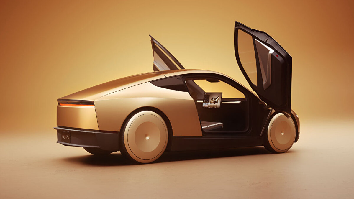 Musk, tam otonom sürüşün önemini tek bir soruyla özetliyor: “Arabadayken telefonunuzu kullanabilir misiniz?” Ona göre bu noktaya gelindiğinde herkes bir Tesla sahibi olmak isteyecek. Bu açıklama, Tesla’nın artık üretimden çok yazılım mükemmelliğine odaklandığının göstergesi.