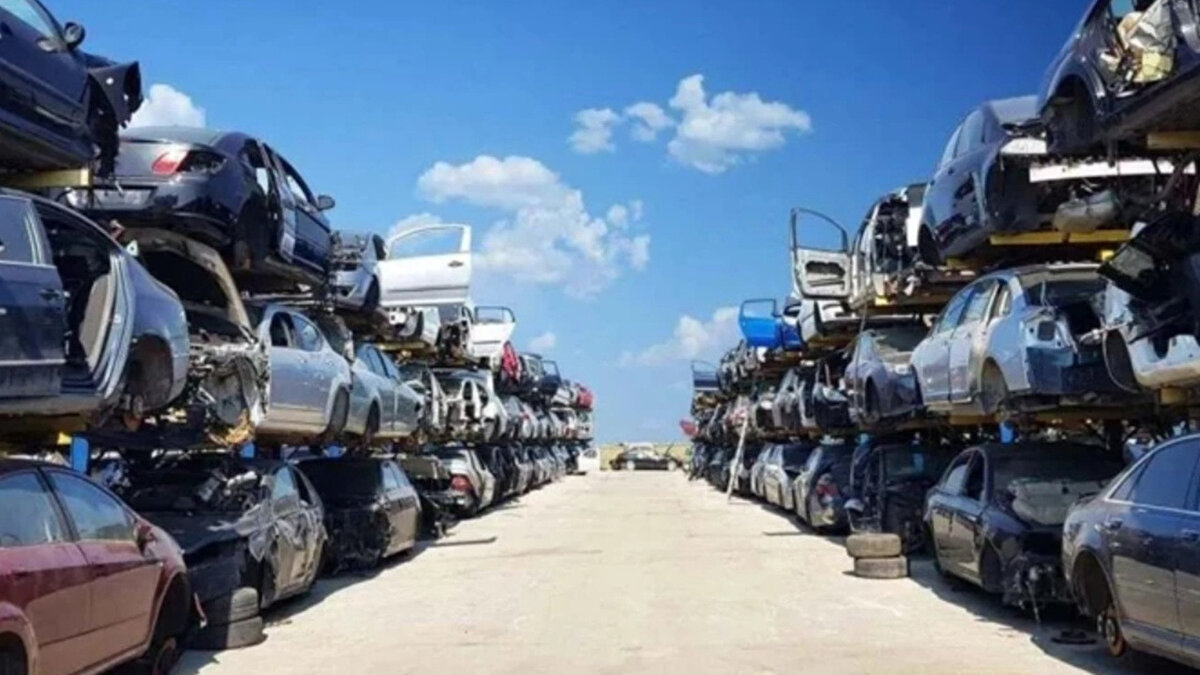 TESK’ten hurda teşviki çağrısı<br><br>TESK Genel Başkanı Bendevi Palandöken, hurda teşvikinin yeniden yürürlüğe girmesinin sadece vatandaş için değil, ülke ekonomisi için de kazanç olacağını belirtti. Palandöken, “Cazip kredi alternatifleri oluşturulmalı. Faiz oranları düşük tutulursa hem otomotiv piyasası canlanır hem de vatandaşlar güvenli araçlara geçiş yapabilir.” dedi.