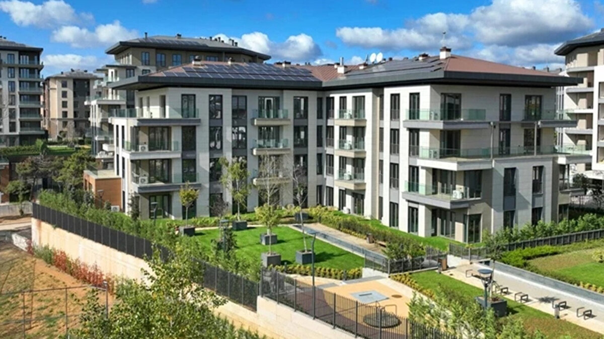 Anadolu İlleri (İstanbul Dışı) İçin Ödeme Planı:<br><br>1+1 (55 m²): Fiyat 1.800.000 TL, Peşinat 180.000 TL, Aylık Taksit 6.750 TL<br><br>2+1 (65 m²): Fiyat 2.200.000 TL, Peşinat 220.000 TL, Aylık Taksit 8.250 TL<br><br>2+1 (80 m²): Fiyat 2.650.000 TL, Peşinat 265.000 TL, Aylık Taksit 9.938 TL<br><br>İstanbul İçin Ödeme Planı:<br><br>1+1 (55 m²): Fiyat 1.950.000 TL, Peşinat 195.000 TL, Aylık Taksit 7.313 TL<br><br>2+1 (65 m²): Fiyat 2.450.000 TL, Peşinat 245.000 TL, Aylık Taksit 9.188 TL<br><br>2+1 (80 m²): Fiyat 2.950.000 TL, Peşinat 295.000 TL, Aylık Taksit 11.063 TL