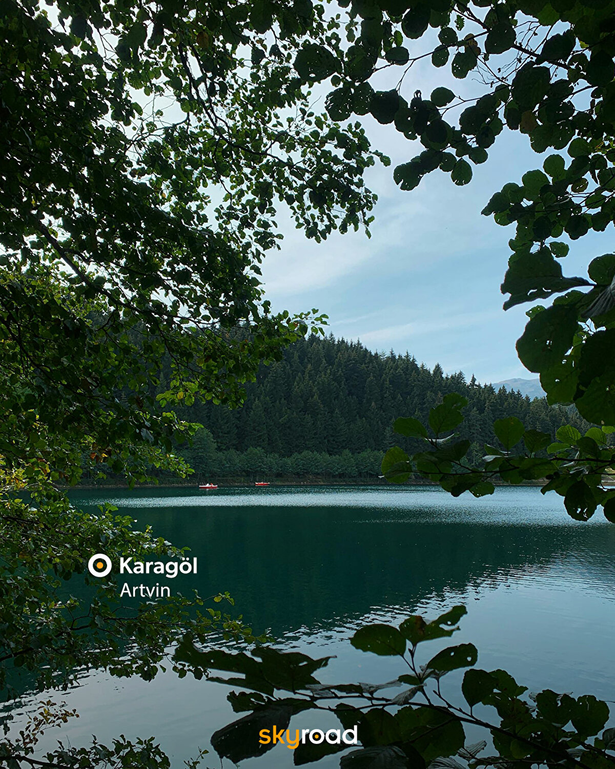 ▪️ Karagöl (Artvin)<br>Heyelan sonucu oluşmuş olan Karagöl, çevresindeki ağaçlarıyla her mevsim değişen kompozisyonu sayesinde eşsiz manzaralara ev sahipliği yapıyor.