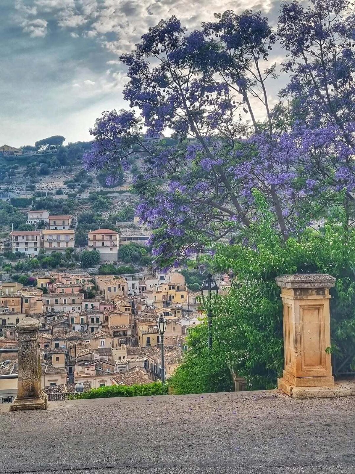 1693 depreminden yeniden inşa edilen şehir, 2002 yılında UNESCO Dünya Mirası Listesi’ne alınmış.