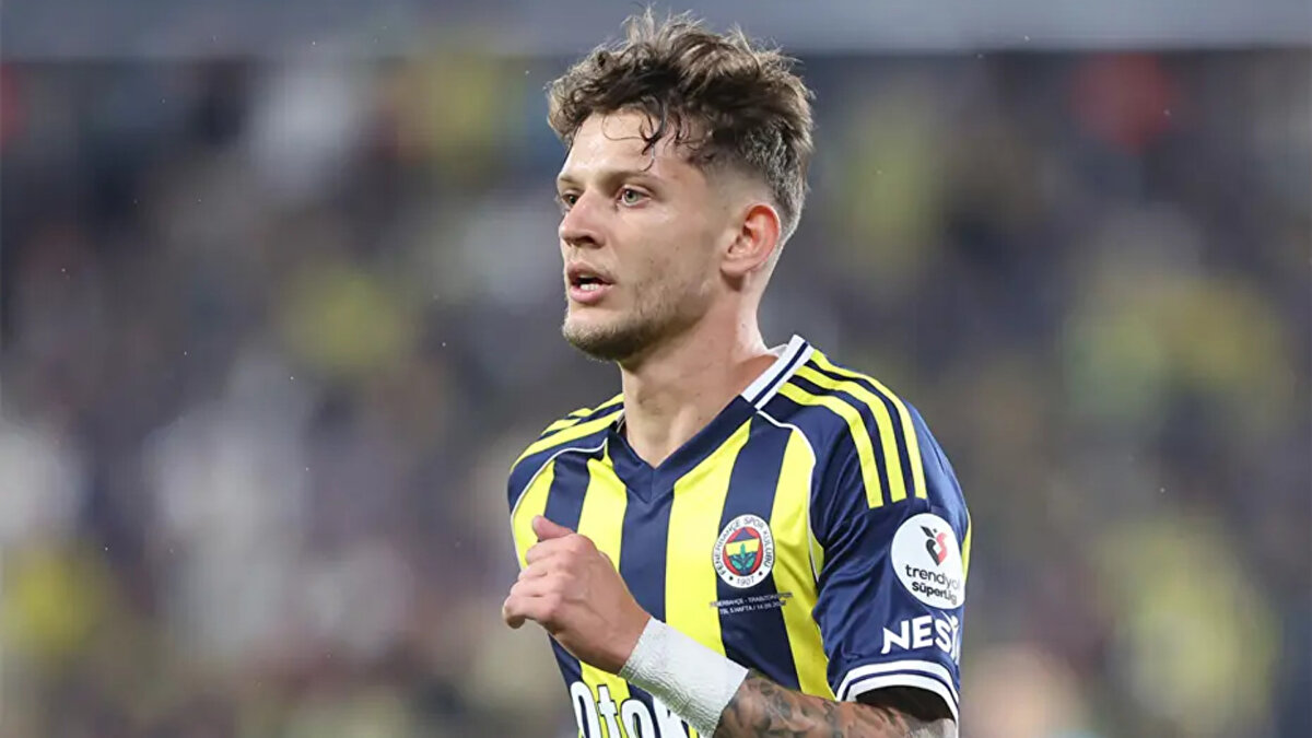 Golün ardından Sebastian Szymanski'nin Kerem Aktürkoğlu ile özdeşleşmiş hareketi yaparak sevincini yaşadığı görüldü. Bu görüntüye sosyal medyada büyük ilgi çekti.