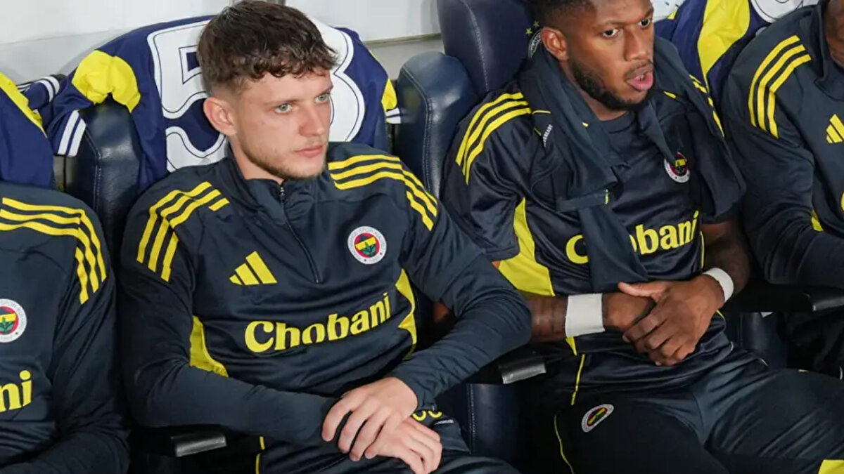 Milli futbolcunun penaltıdan attığı gol sonrası yedek kulübesindeki görüntü ise büyük ilgi çekti.