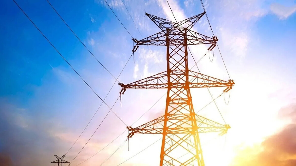 <br><br>Kesintilerden aralarında Arnavutköy, Avcılar, Bağcılar, Bahçelievler, Küçükçekmece ve Esenler'in de bulunduğu toplam 23 ilçe etkilenecek. Vatandaşlara, hafta sonu öncesinde mağduriyet yaşamamaları için planlı kesinti saatlerine karşı önlem almaları ve tedbirli olmaları çağrısı yapıldı. Hangi mahalle ve sokakların ne zaman elektriksiz kalacağını öğrenmek isteyenler için BEDAŞ, ilçe ilçe ve mahalle bazında detaylı kesinti listesini resmî internet sitesi üzerinden yayımladı. İşte 24 Ekim 2025 Cuma günü elektrik kesintisi uygulanacak ilçe ve mahallelerin listesi...