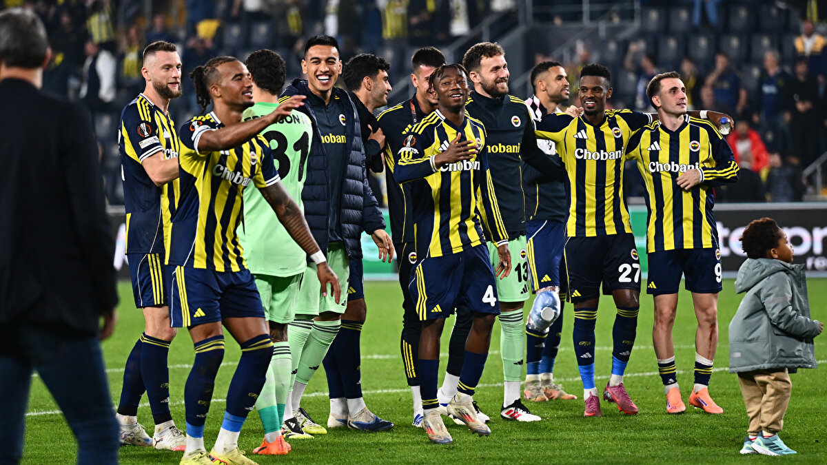 Avrupa Ligi'ndeki temsilcimiz Fenerbahçe ise Alman ekibi Stuttgart'ı 1-0 mağlup ederek iç sahada üst üste ikinci galibiyetini aldı.