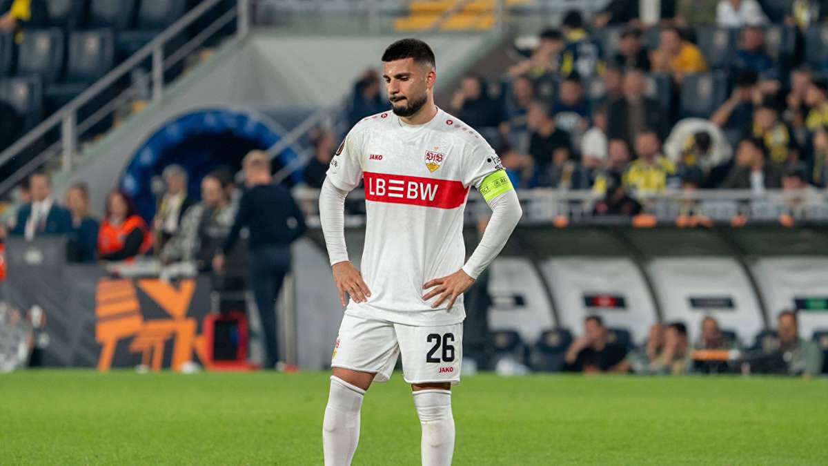 "Irkçılığın, aşırılığın, ayrımcılığın yeri yok"<br><br>Olayın ardından Stuttgart kulübü, sosyal medya hesabından bir açıklama yayımladı.<br><br>Açıklamada, “VfB Stuttgart 1893, çeşitliliği, hoşgörüyü, saygılı etkileşimi ve adil oyunu temsil eder. Irkçılığın, aşırılığın, ayrımcılığın ve dışlamanın stadyumda veya toplumumuzun herhangi bir yerinde yeri yoktur” ifadelerine yer verildi.