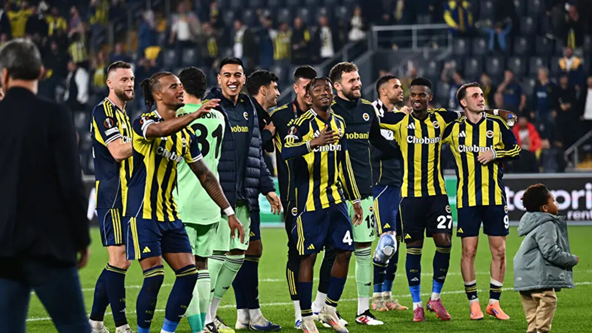 Stuttgarter-Nachrichten: "Penetrasyon eksikliği: VfB, Fenerbahçe'ye 0-1 yenildi"<br><br> <br><br>"VfB Stuttgart, Avrupa Ligi'ndeki ikinci deplasman maçında bir yenilgi daha aldı. Heyecan dolu karşılaşmada hakem de ilgi odağıydı."