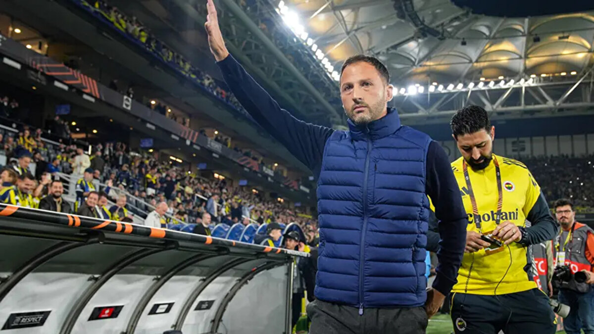 t-online: "İstanbul'un "Cehennemi"nde penaltı fırtınası: Stuttgart kaybetti"<br><br> <br><br>"Boğaziçi'ndeki maçta Stuttgart sahada güçlü rakiple mücadele etmekle kalmadı, hakem de üç kez spot ışıkları altındaydı. Hakem Jakob Kehlet, sadece ilk penaltı pozisyonunda değil, sonraki iki penaltı pozisyonunda da ilgi odağıydı."