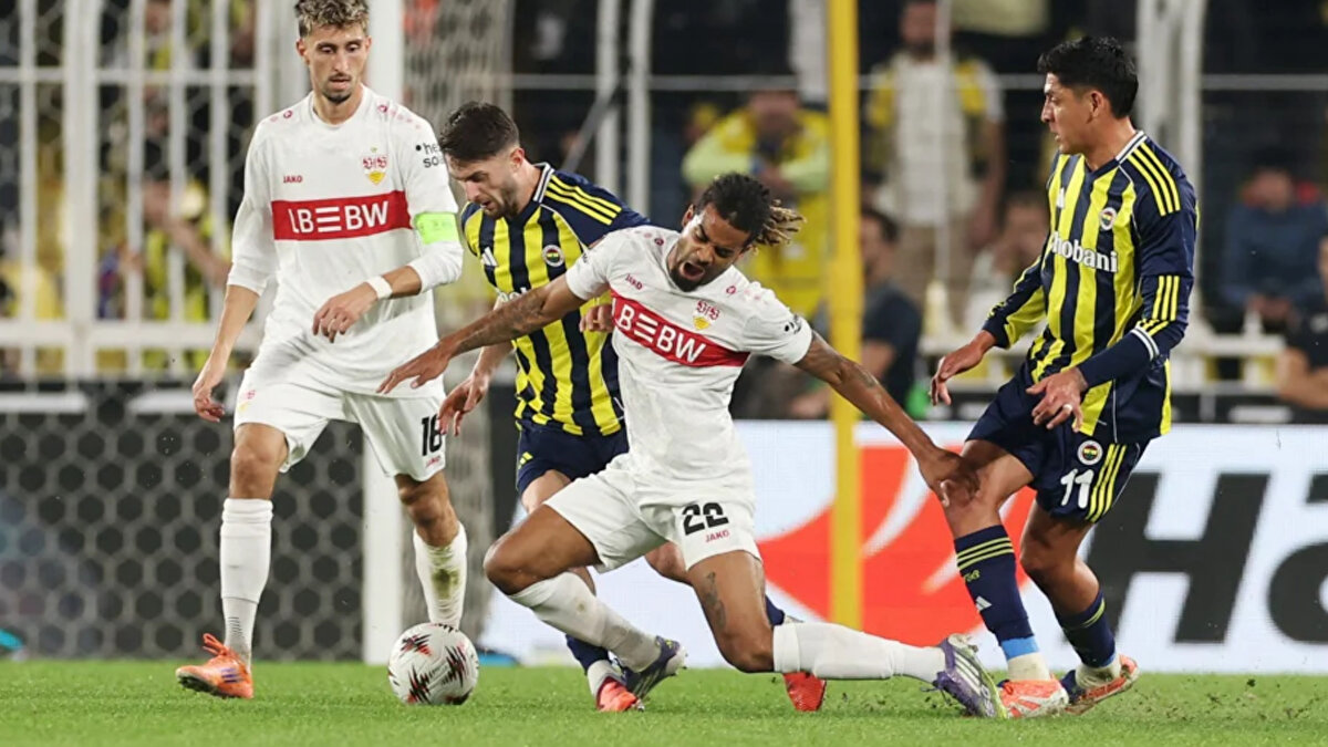n-tv: "Stiller'in İstanbul kazanındaki ihmali Stuttgart'ta endişeleri artırdı"<br><br> <br><br>“VfB Stuttgart, İstanbul deplasmanında Domenico Tedesco'nun Fenerbahçe'sine karşı zorlu bir mücadele verdi. Daha da kötüsü, Alman milli takımının yıldızı Angelo Stiller'in hatasıydı. Stiller, rakibinin formasını fazla safça çekti. Stuttgart için talihsizlik: VAR birkaç kez müdahale etmek zorunda kaldı ve sonuçta Avrupa Ligi'nde ikinci deplasman yenilgisini aldılar.”