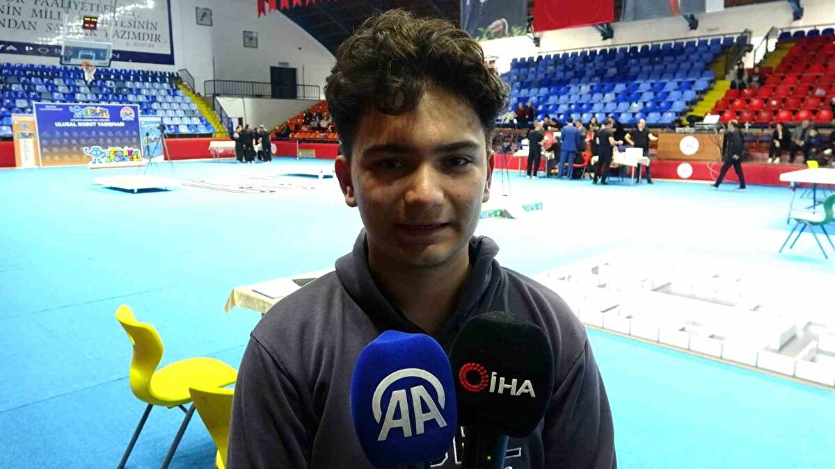 Gösteri sırasında izleyicileri etkilediğini vurgulayan Cengiz, gelecek hedeflerini de şöyle açıkladı:<br>"Her yarışta birinci olmak ve ülkem için katma değer sağlamak istiyorum. Bu alana daha fazla kişi ilgi gösterirse, Türkiye havacılık alanında önemli başarılara imza atabilir. Ülkemiz bu konuda başarılı, ancak daha çok ilerlememiz gerekiyor."<br>Doruk Cengiz, gösteri sırasında kendisine sorulan soruların ve izleyicilerin drona duyduğu merakın kendisini çok mutlu ettiğini belirterek, "Ne kadar çok kişi merak duyarsa, bizim için o kadar iyi olur" diye konuştu.