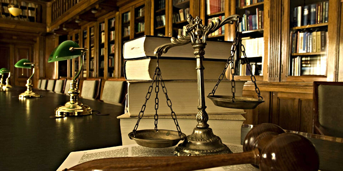 Bazı durumlarda, yargılama süreci devam ederken mahkeme düzeni korumak için geçici tedbir veya kayyum ataması da yapabilir.<br><br>Sonuç olarak, mutlak butlan kararı, yalnızca tarafları değil, toplumun genel yararını da ilgilendiren en ağır hukuki yaptırım olarak kabul edilir.