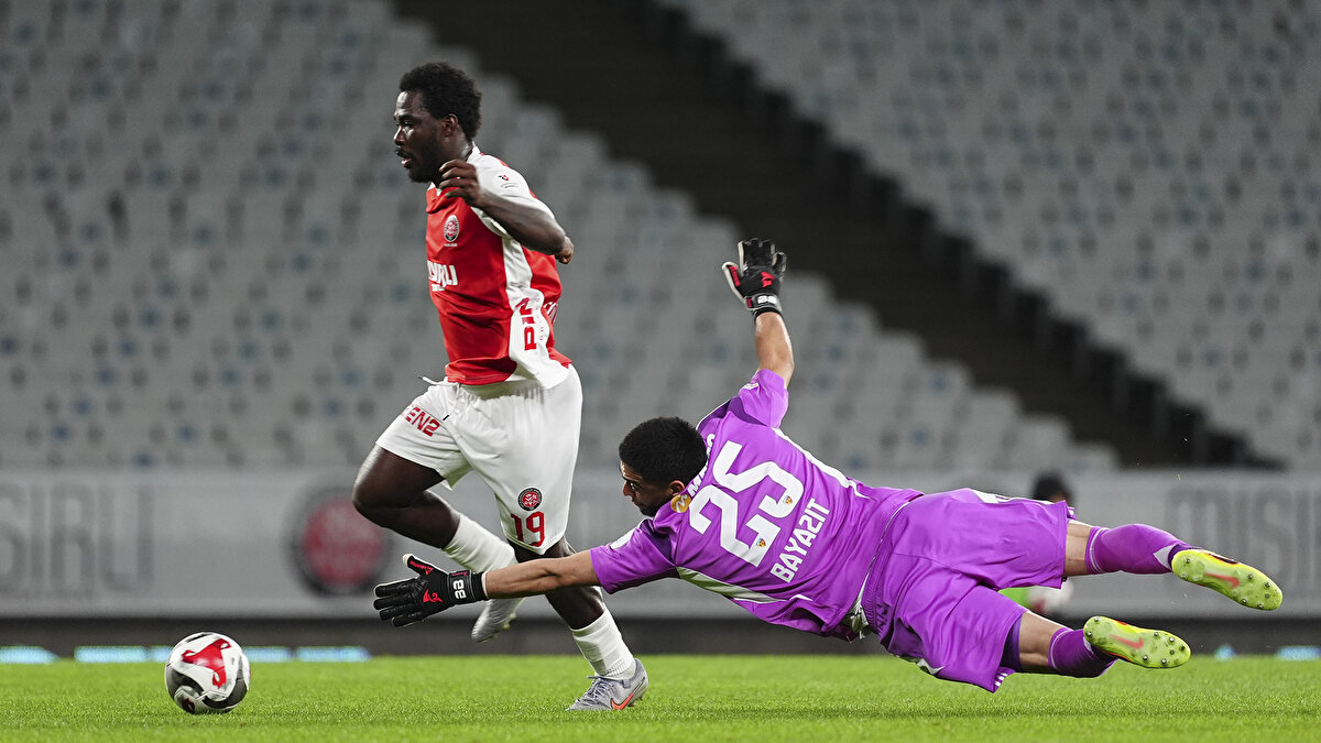 Goller 3 kez vardan döndü<br><br>26 ve 45. dakikalarda Fatih Karagümrük'ün golleri ofsayt sebebiyle iptal edildi. 63. dakikada ise Kayserispor'un golü çizgi ihlali nedeniyle iptal edildi. <br><br>Bu sonucun ardından Fatih Karagümrük'ün galibiyet hasreti 7 maça çıktı ve 4 puana yükseldi. Öte yandan Kayserispor galibiyet hasretini Karagümrük karşısında da dindiremedi ve 6 puana yükseldi.<br><br>Süper Lig'in gelecek haftasında Fatih Karagümrük, Çaykur Rizespor deplasmanına gidecek. Kayserispor ise Kasımpaşa'yı konuk edecek.