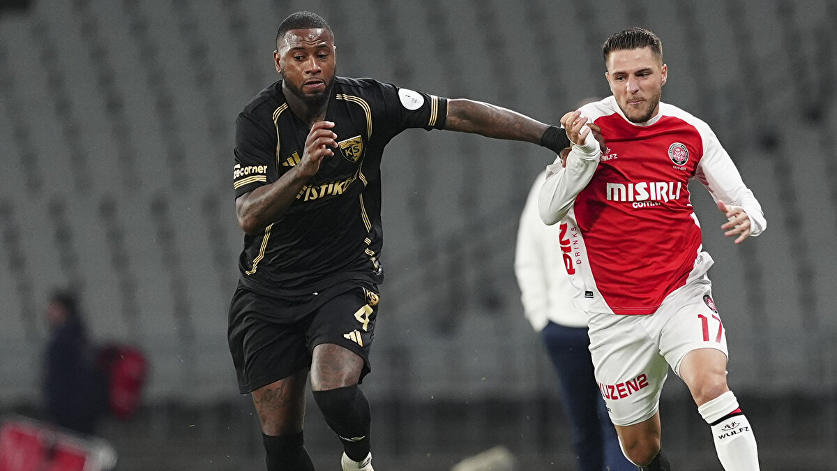 Stat: Atatürk Olimpiyat<br><br>Hakemler: Yasin Kol, Bahtiyar Birinci, Mehmet Salih Mazlum<br><br>Fatih Karagümrük: Grbic, Atakan Çankaya, Roco, Anıl Yiğit Çınar, Çağtay Kurukalıp, Kranevitter (Dk. 89 Doh), Berkay Özcan (Dk. 76 Johnson), Serginho (Dk. 89 Gray), Larsson, Ahmet Sivri (Dk. 76 Barış Kalaycı), Fofana<br><br>Kayserispor: Bilal Bayazit, Ramazan Civelek, Denswil, Arif Kocaman (Dk. 46 Mendes), Abdulsamet Burak (Dk. 46 Burak Kapacak), Bennasser (Dk. 5 Dorukhan Toköz), Mane (Dk. 58 Opoku), Benes, Furkan Soyalp, Cardoso (Dk. 90+5 Nurettin Korkmaz), Onugkha<br><br>Goller: Dk. 16 Larsson (Penaltıdan), Dk. 79 Atakan Çankaya (Fatih Karagümrük), Dk. 68 ve 74 Onugkha (Kayserispor)<br><br>Kırmızı kart: Dk. 90+1 Benes (Kayserispor)<br><br>Sarı kartlar: Dk. 12 Abdulsamet Burak, Dk. 15 Cardoso, Dk. 67 Onugkha, Dk. 78 Bennasser (Kayserispor), Dk. 45+1 Roco, Dk. 67 Kranevitter (Fatih Karagümrük)