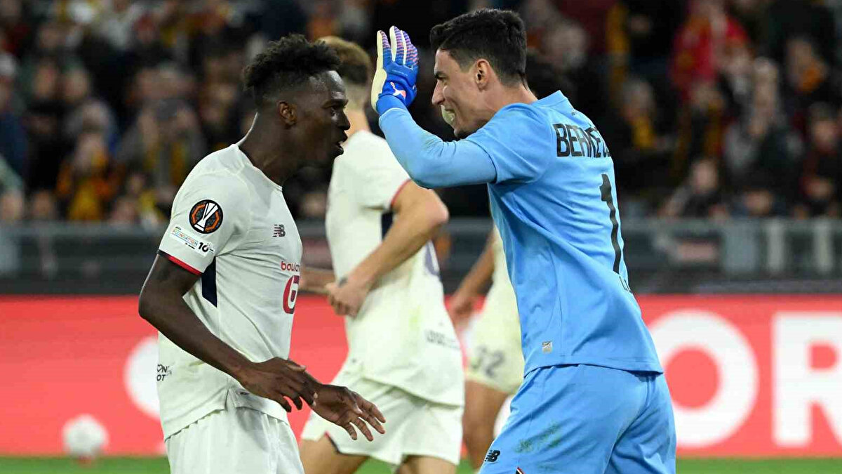 BERKE ÖZER YİNE PENALTI KURTARDI <br><br>Geçtiğimiz haftalardan Roma karşısında üs üste 3 penaltı kurtararak tarihe geçen milli kalecimiz Berke Özer, dünkü maçta da PAOK’a penaltıda geçit vermedi.<br>