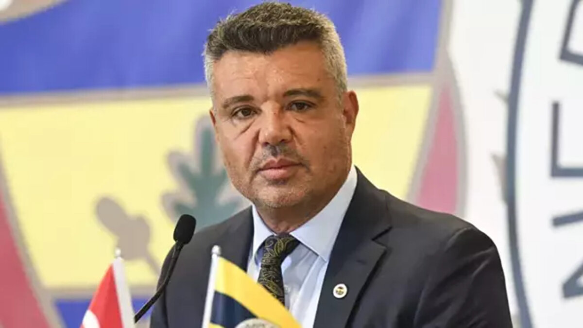 'YENİ BİR ANLAŞMA SÜRECİNE GİRDİK'<br><br>"Böylesine köklü ve büyük bir kulübü yönetmenin ilk şartı, fotoğrafı tamamını doğru okumak ve her adımı bu çerçevede planlamaktır. Biz de bugün bunu yapıyoruz. Kararlıkla çalışıyoruz."<br><br>"Sponsorluk alanında önemli adımlar attık. Passolig ile yeni bir anlaşma sürecine girmiş bulunuyoruz. Yakın zamanda bu önemli anlaşmanın detaylarını resmi olarak açıklayacağız. Tüm Türkiye'yi düşünürsek, rekor bir tutarla sonuçlandığını söyleyebilirim."