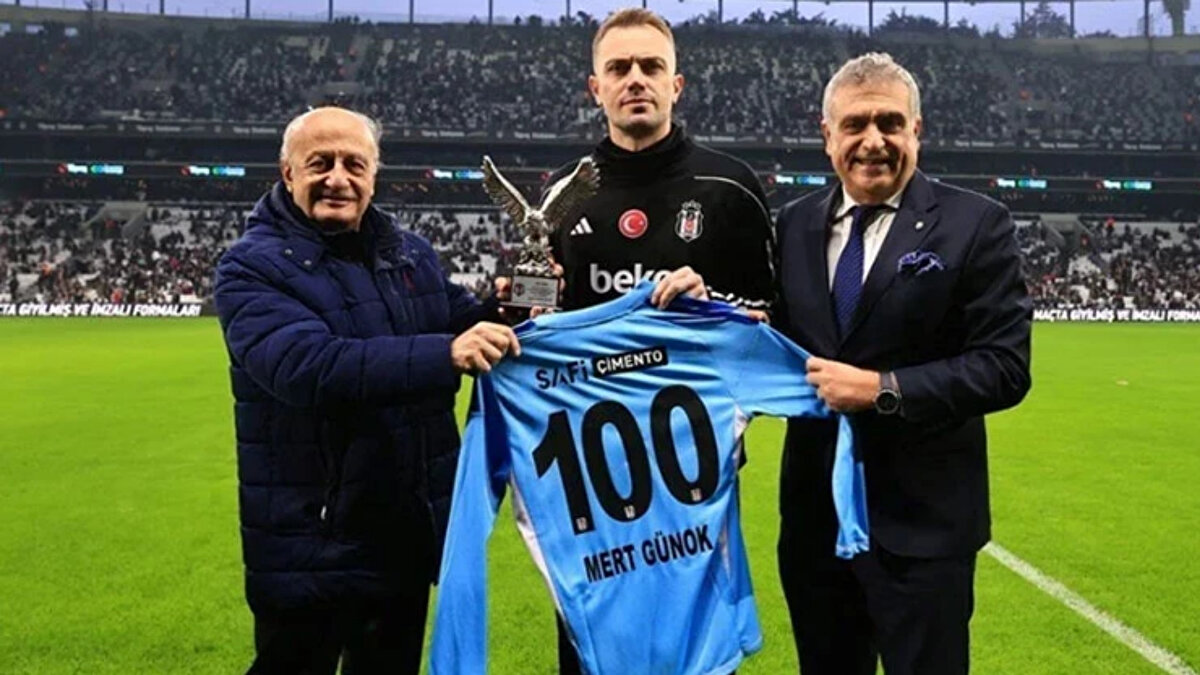 "Bu sezona takım olarak iyi başlamadık. Beşiktaş'a yakışır oyunu sahaya yansıtamadığımız için en fazla üzülenlerden biriyim. Futbol bir takım oyunu ve bu kötü gidişata hep birlikte son verebilmek için elimizden geleni yapıyoruz."