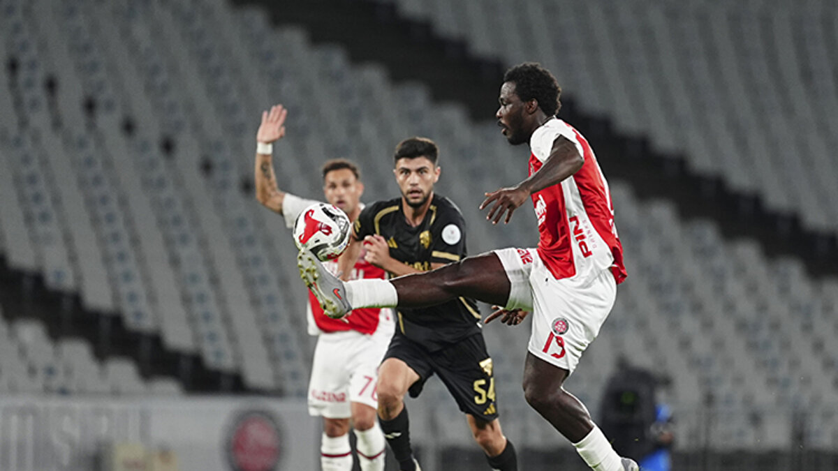 İlk yarısında tek golün olduğu mücadelede ikinci yarıda ağlar 3 kez havalandı.<br><br>