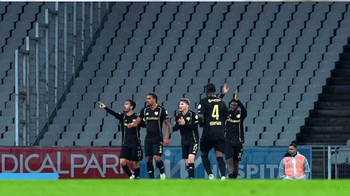  63'te Kayserispor golü buldu. VAR kontrolünde gol öncesinde Kayserispor oyuncularının çizgi ihlali yaptığı tespit edildi ve gol iptal oldu.