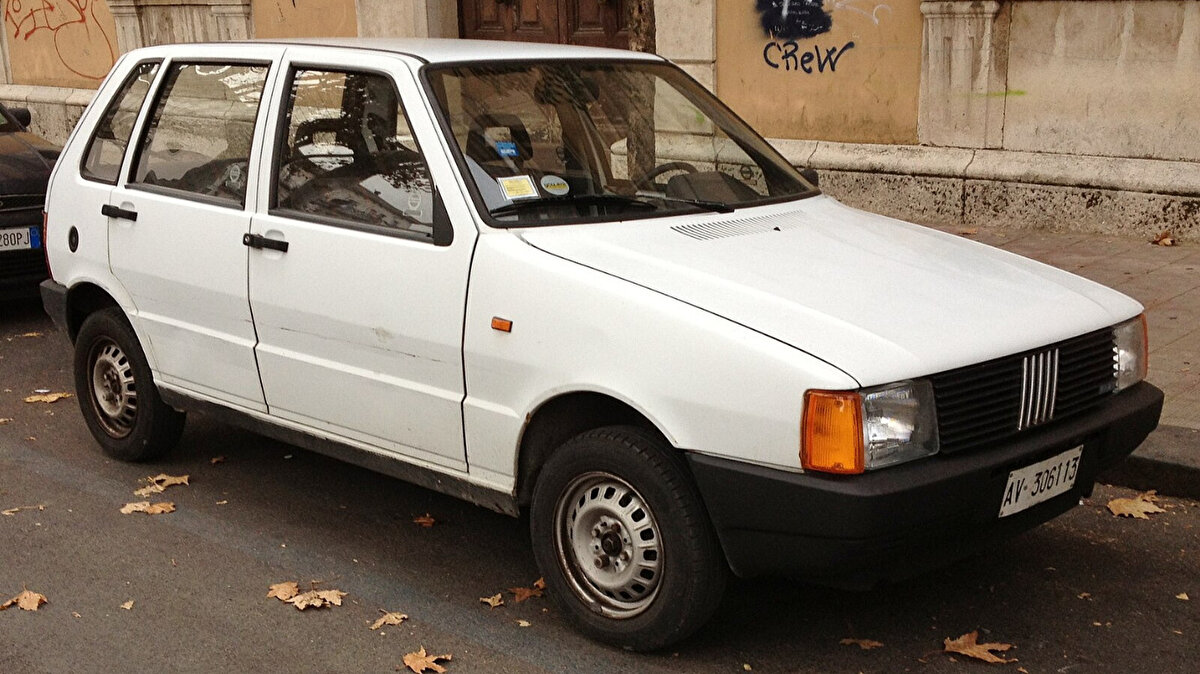 İtalya<br><br>Fiat Uno: 8.000.000'den fazla