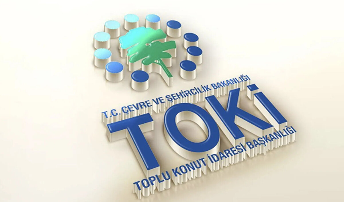 Cumhurbaşkanı Recep Tayyip Erdoğan, Türkiye tarihinin en büyük sosyal konut hamlesi olan "Ev Sahibi Türkiye: Yüzyılın Konut Projesi"nin detaylarını açıkladı. Proje kapsamında 81 ilde toplam 500 bin sosyal konut inşa edilecek. Çevre, Şehircilik ve İklim Değişikliği Bakanlığı koordinasyonunda TOKİ tarafından yürütülecek proje için başvuru şartları, ödeme planı ve başvuru tarihleri belli oldu. Peki 500 bin konut projesi şartları neler, başvuru nasıl yapılır? İşte detaylar...<br>