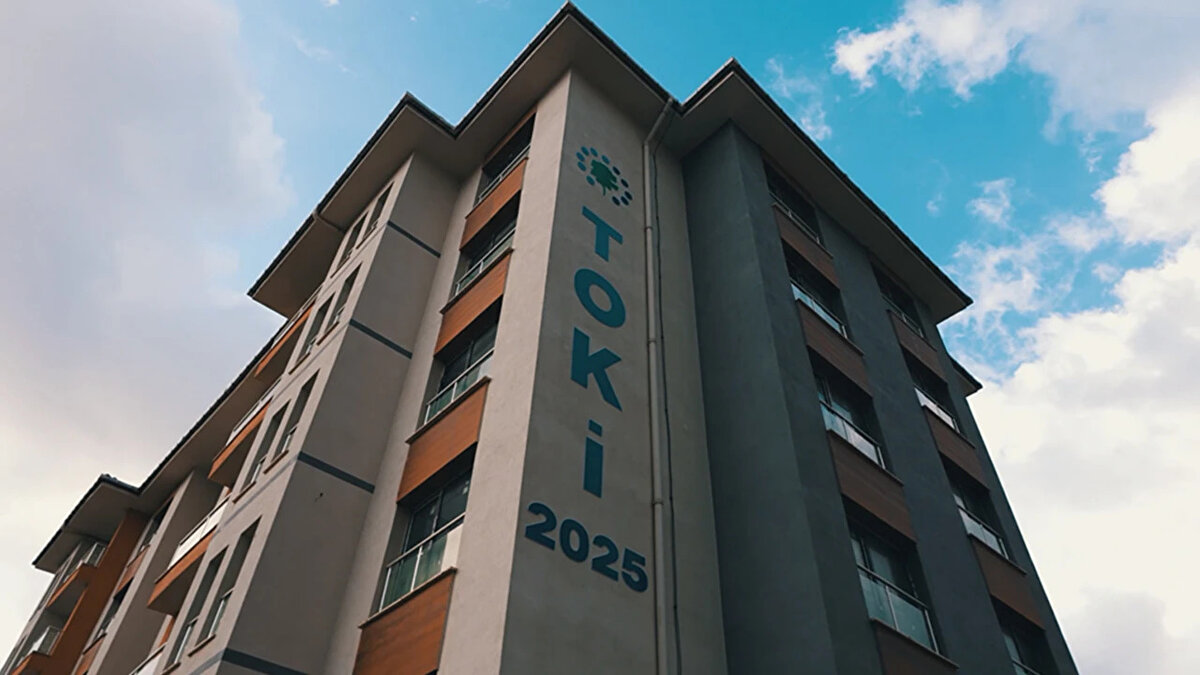 Başvuru yapılacak il veya ilçede, adrese dayalı kayıt sistemine göre başvuru döneminden geriye doğru en az 1 yıl ikamet ediyor olma şartı aranacak.