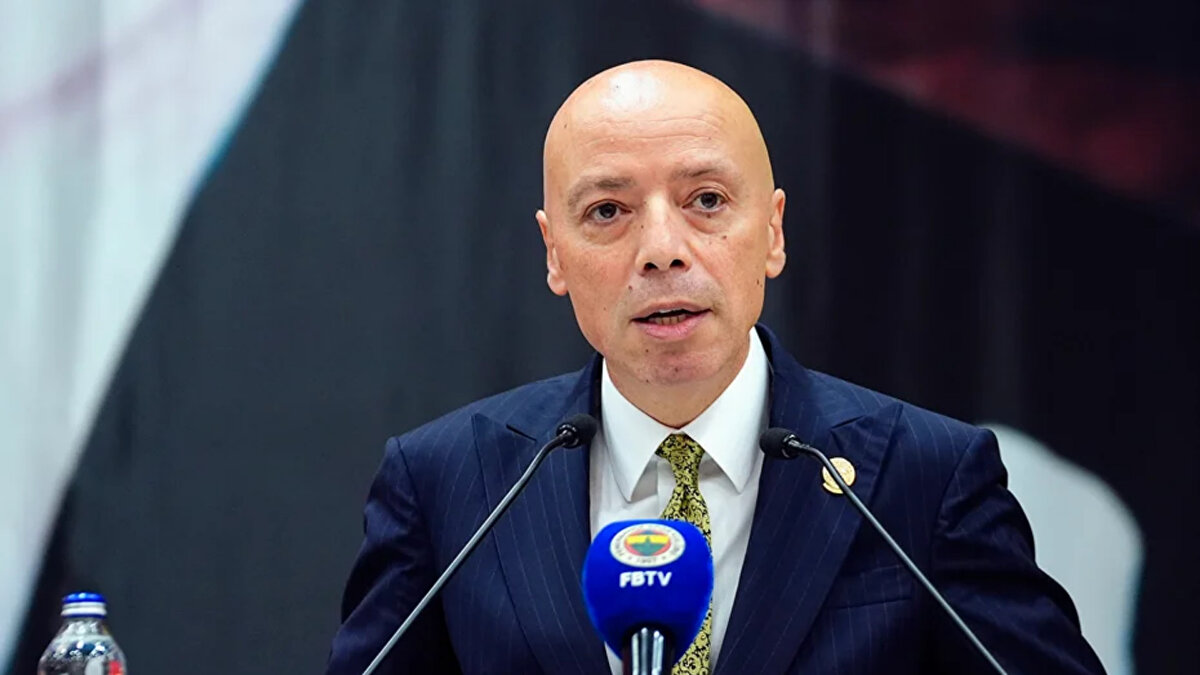 Fenerbahçe Kulübü Olağanüstü Genel Kurul Toplantısı gerçekleştirildi. Toplantıda Fenerbahçe Başkan Vekili Murat Salar, sarı lacivertli kulübün eski başkan Ali Koç'a olan borcunu ve Koç'un bu borç karşısındaki tutumunu açıkladı. Salar'ın açıklamaları şu şekilde: