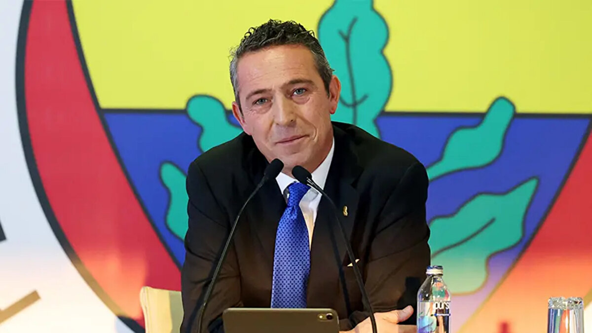 "Şunu sizlerle paylaşabilirim bizzat görüştüğüm için başkanımız Sayın Ali Koç beyefendiye ben şunu söyledim, Allah uzun ömür versin ama emri hak vaki olduğunda borç kaldığında, varisleri de etkileyebilir. Başkanımız şunu da bizlere beyan etmiştir. Bakacağız, vergisel, mevzuatsal, hukuksal dayanağını oluşturarak varislerini de bağlayabilecek biçimde kulüpten alacağı olmadığına dair bir beyanatı başkanımız vermeye hazır olduğunu bana iletti sizlerle paylaşıyorum."<br><br>