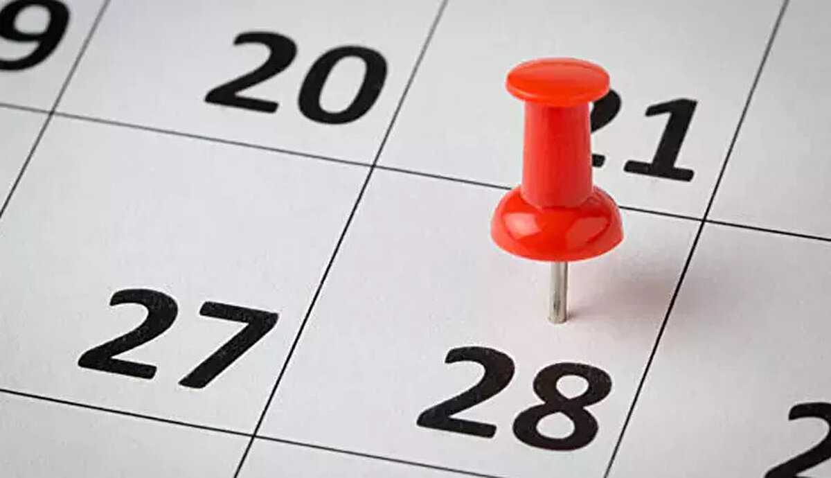 28 EKİM YARIM GÜN MÜ? OKULLAR VE İŞ YERLERİ NE ZAMAN KAPANACAK?<br><br>Resmi tatil takvimine göre, Cumhuriyet Bayramı tatili 28 Ekim günü başlıyor. 2429 sayılı Ulusal Bayram ve Genel Tatiller Hakkında Kanun'a göre; 28 Ekim günü saat 13:00'ten itibaren resmi tatil başlar.