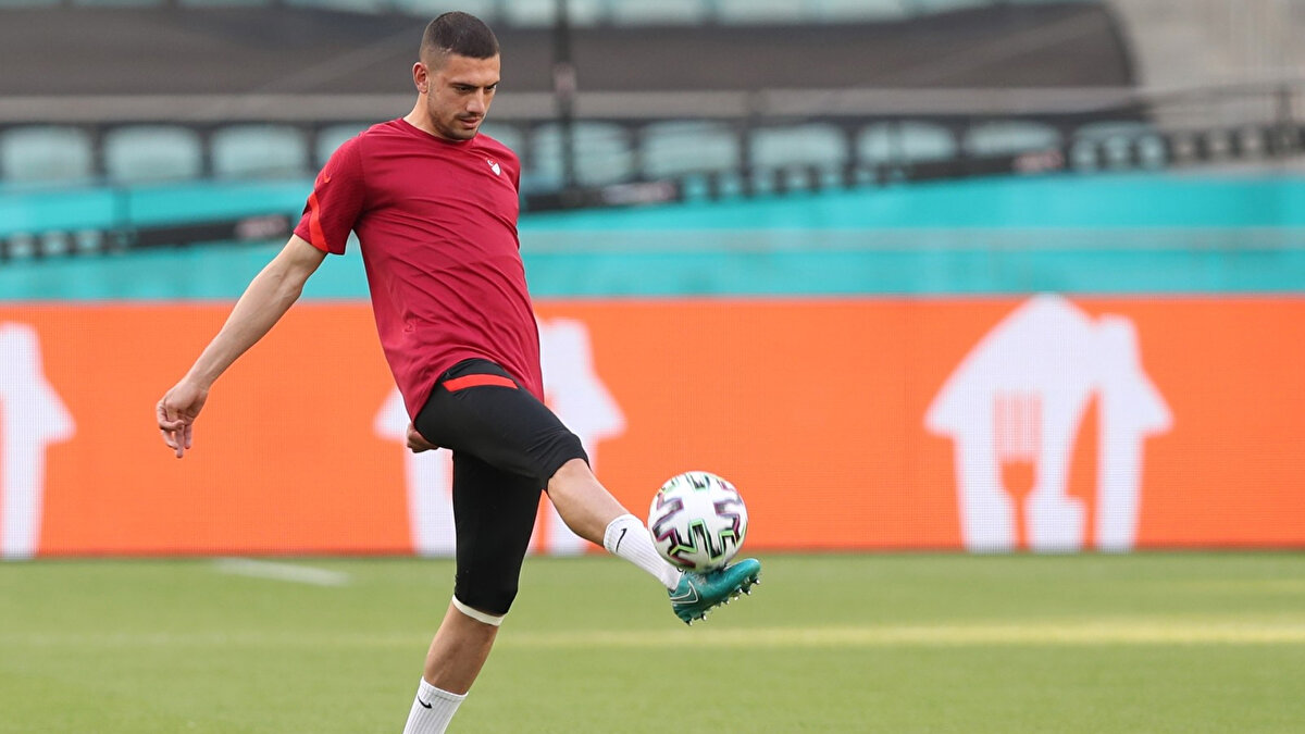 FENERBAHÇE'YE DÖNEBİLİR<br><br>Al-Ahli ile sözleşmesinin son sezonunda olan Merih'in, altyapısından yetiştiği Fenerbahçe'ye dönme niyetinde olduğu öne sürüldü.