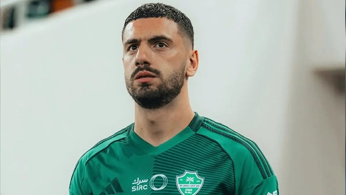 Haberde, Fenerbahçe yönetiminin sezon sonunda Merih Demiral ile bir görüşme yapacağı iddia edildi. 