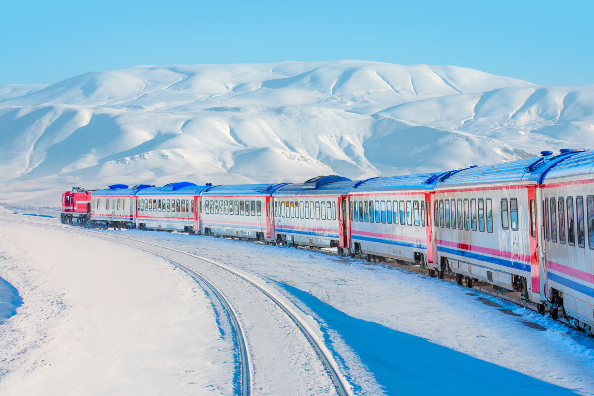 Ancak, Turistik Doğu Ekspresi fiyatlarının sabit olmadığını ve düşük, orta ve yüksek sezona göre değişiklik gösterebildiğini belirtmek önemlidir. Güncel ve dönemsel fiyatları TCDD satış kanallarından kontrol etmek gerekmektedir.