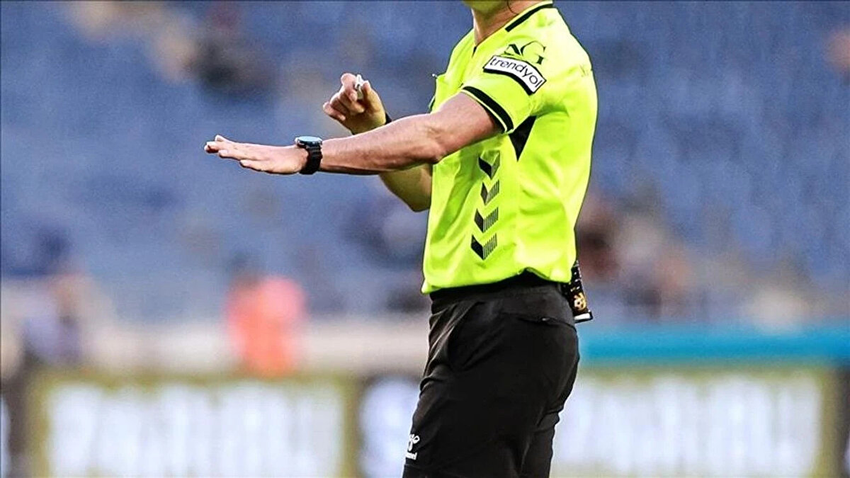 Öte yandan 1. Lig'de maç yöneten hakemlerin maaşı 17 bin 300 TL'den 26 bin TL'ye yükseltildi.<br><br><br>